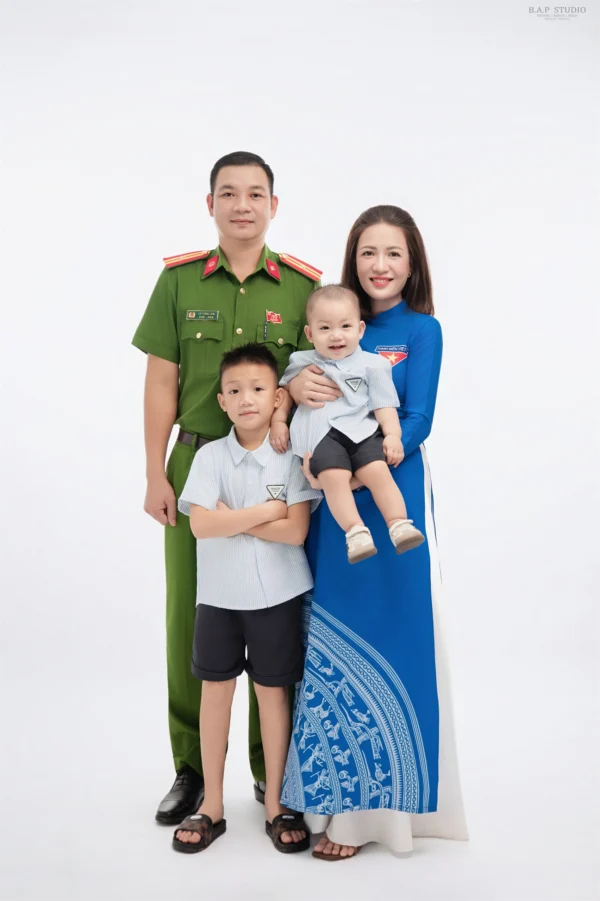 Ảnh Gia Đình Cảnh Phục & Áo Dài – 01