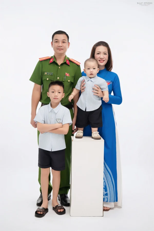 Ảnh Gia Đình Cảnh Phục & Áo Dài – 02