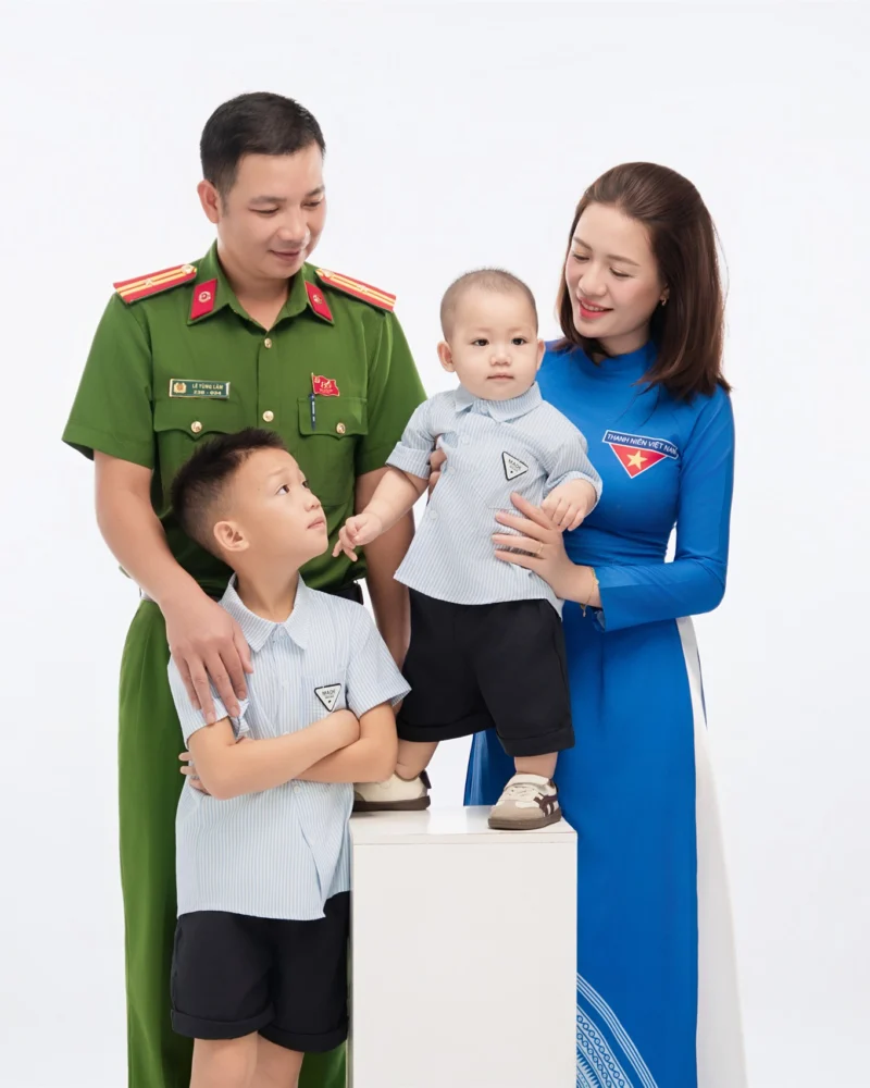 Ảnh Gia Đình Cảnh Phục & Áo Dài – 03