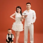 Ảnh Gia Đình Phông Đỏ – 07